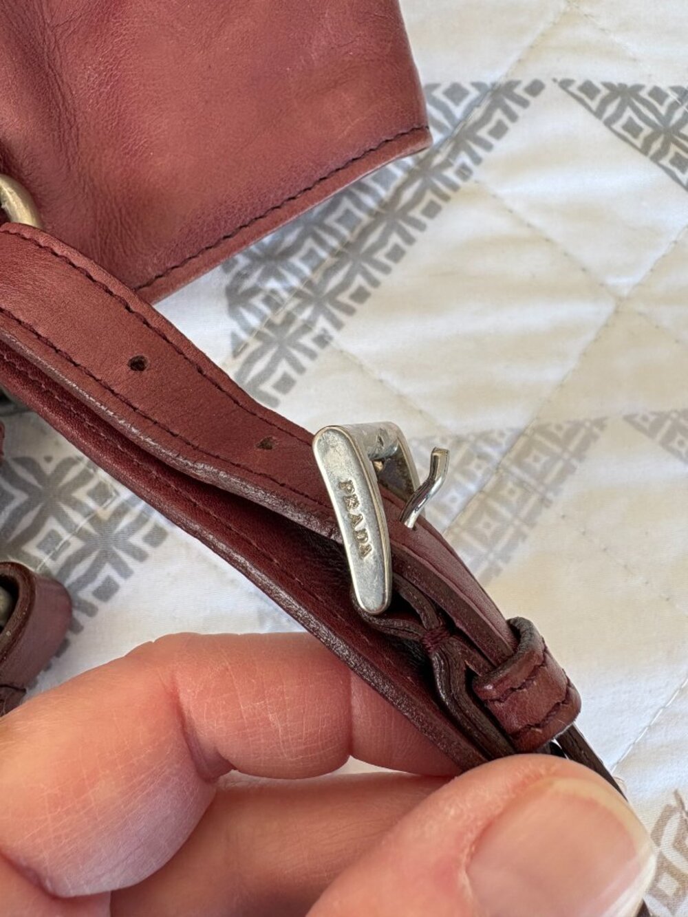 Authentic Prada Vitello Leather Bag in Burgundy - Picture 3 of 10